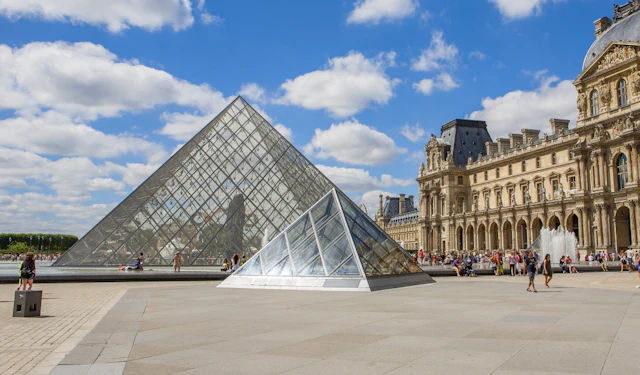 Louvre Museum ticket visit photo